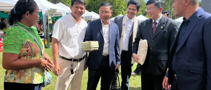 group-of-volunteer-with-sprout-for-growing